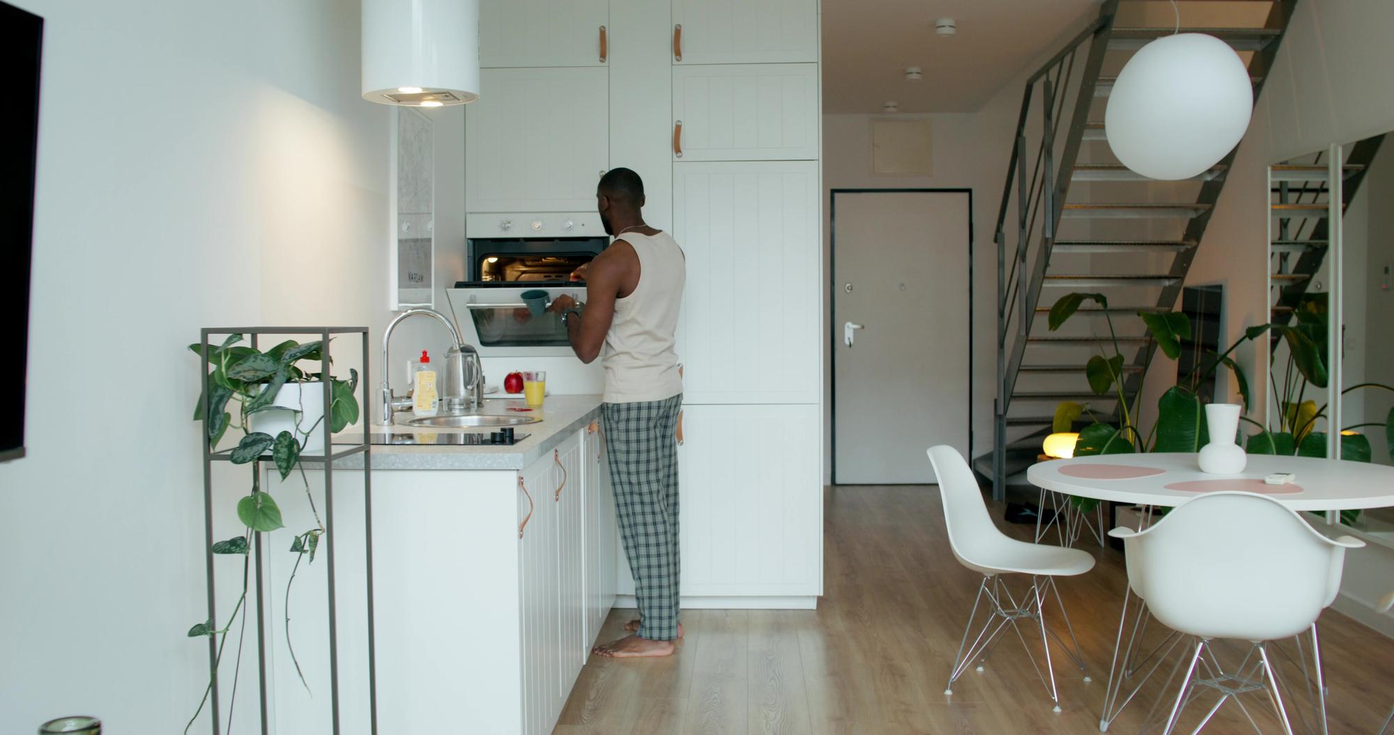Bucătărie modernă într-un apartament de oraș